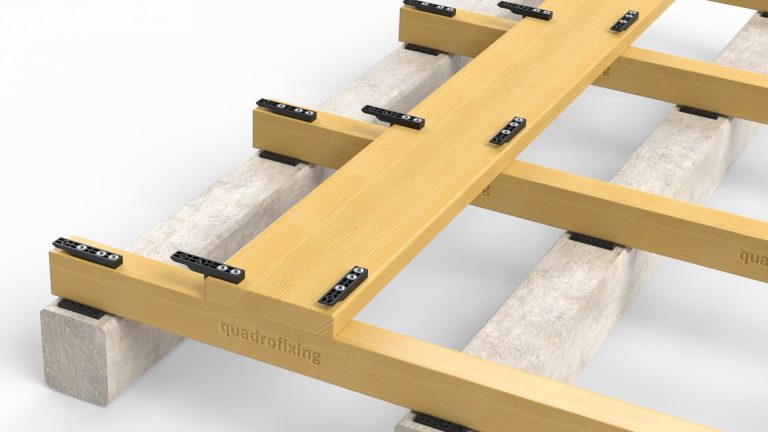 Terrassendiele mit QUADRO CLIP Clips auf einer Holzunterkonstruktion.